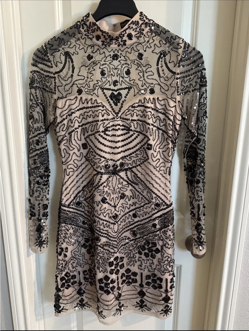 Embellished Ivory & Black Sequin Long-Sleeve Dress Size 8